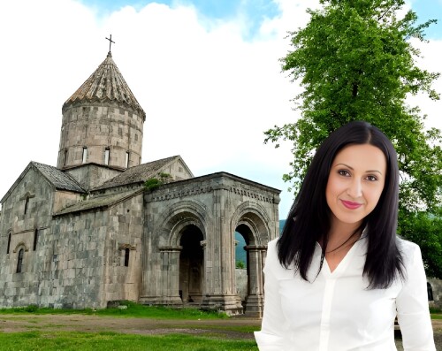 MURADYN-LENA.-MONASTYRSKII-KOMPLEKS-TATEV.-ARMENIY.-C.jpg
